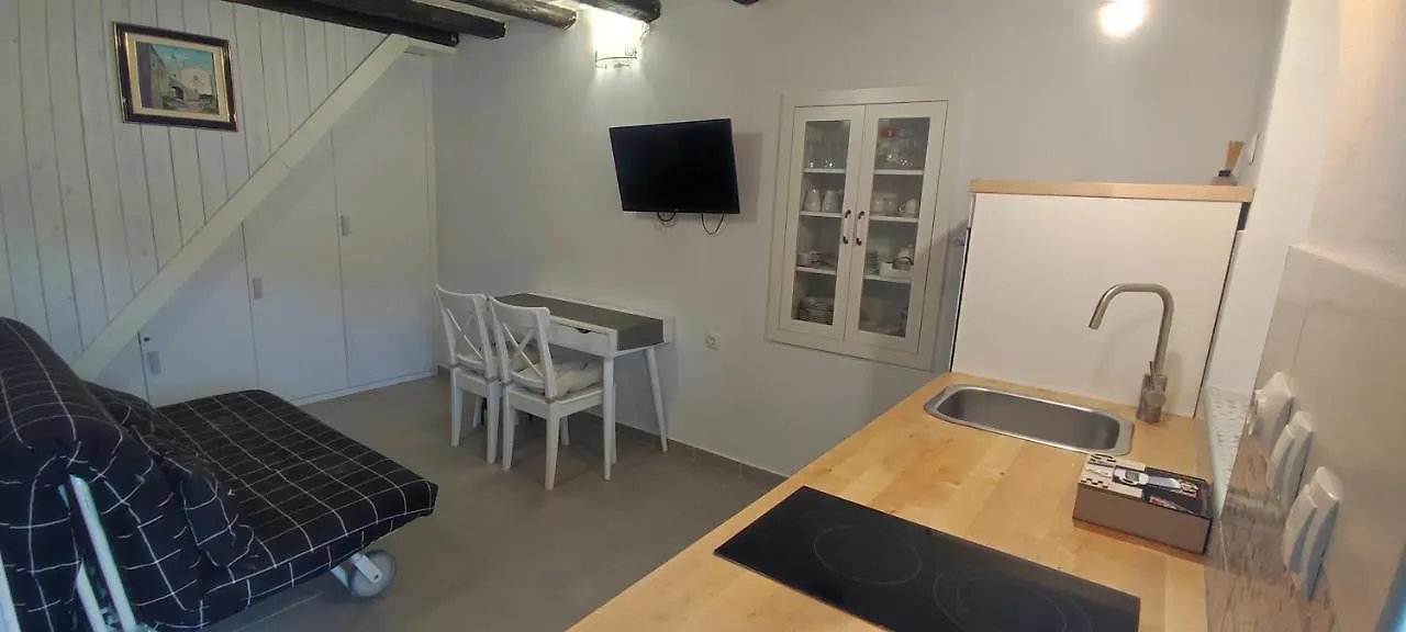 Apartment Desanti Valun 0*,  Croatia